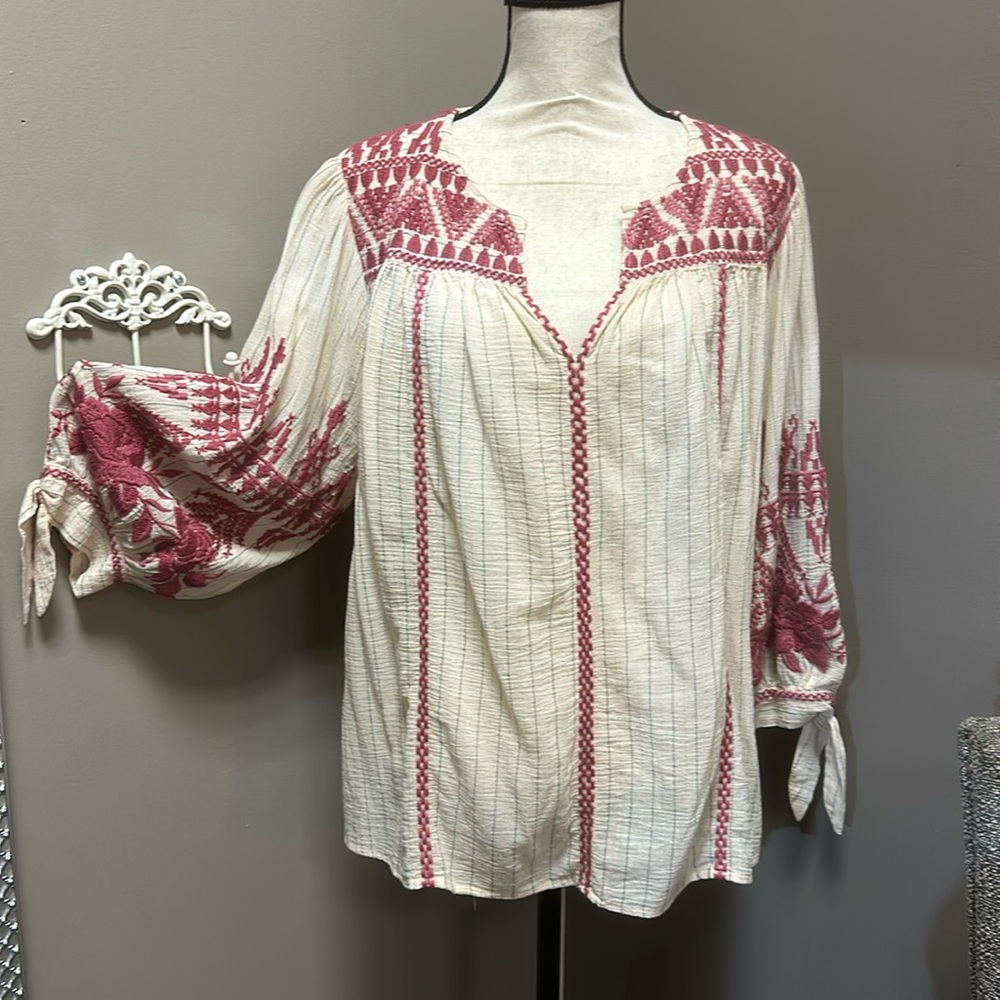 Johnny was blouse size medium